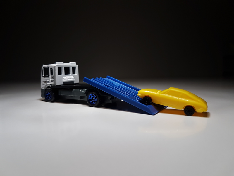 Illustration for article titled Makeitfit Monday: Isuzu Elf Vehicle Transporter by Tomica